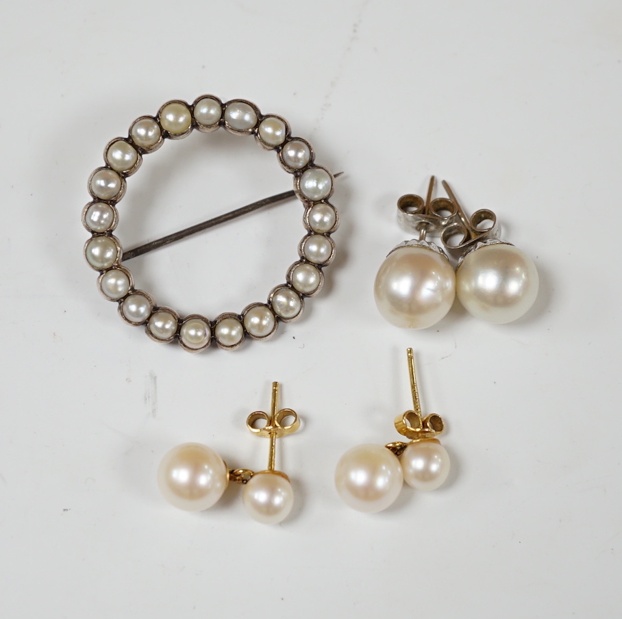 A pair of 9ct gold and two stone cultured pearl set ear studs, one pair of 9ct white metal and single stone cultured pearl set ear studs and a yellow metal and split pearl set open work brooch, 30mm.